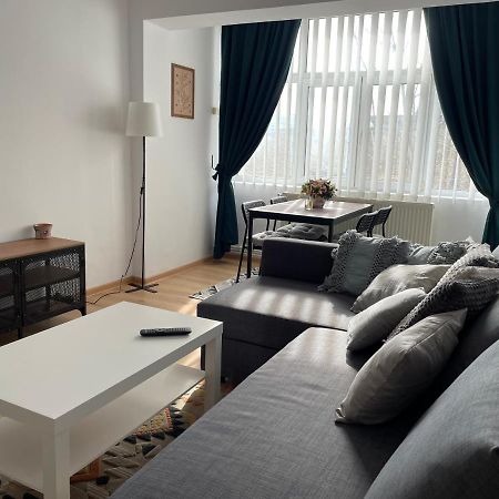 Apartament Cina Husi Ngoại thất bức ảnh