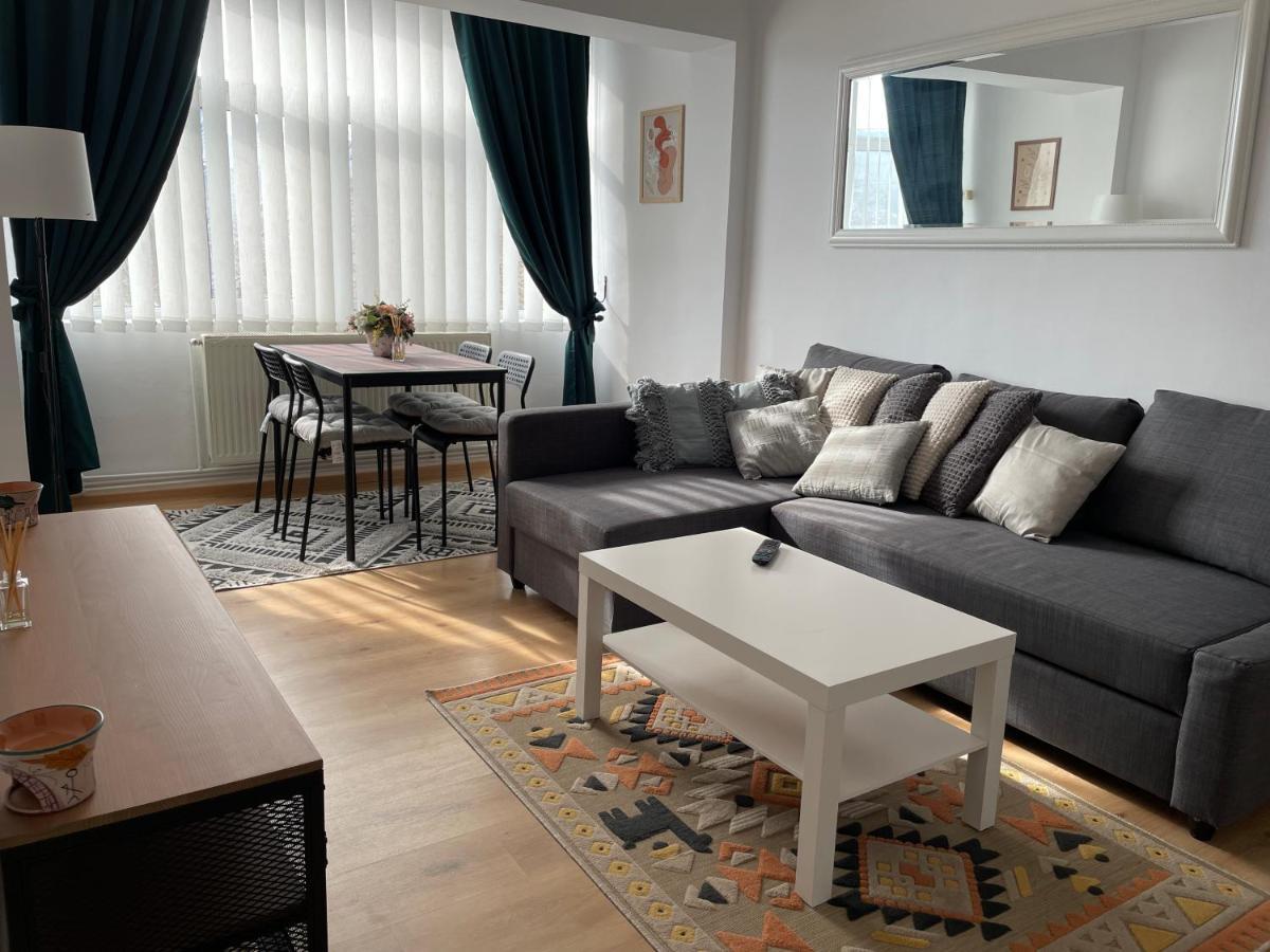Apartament Cina Husi Ngoại thất bức ảnh