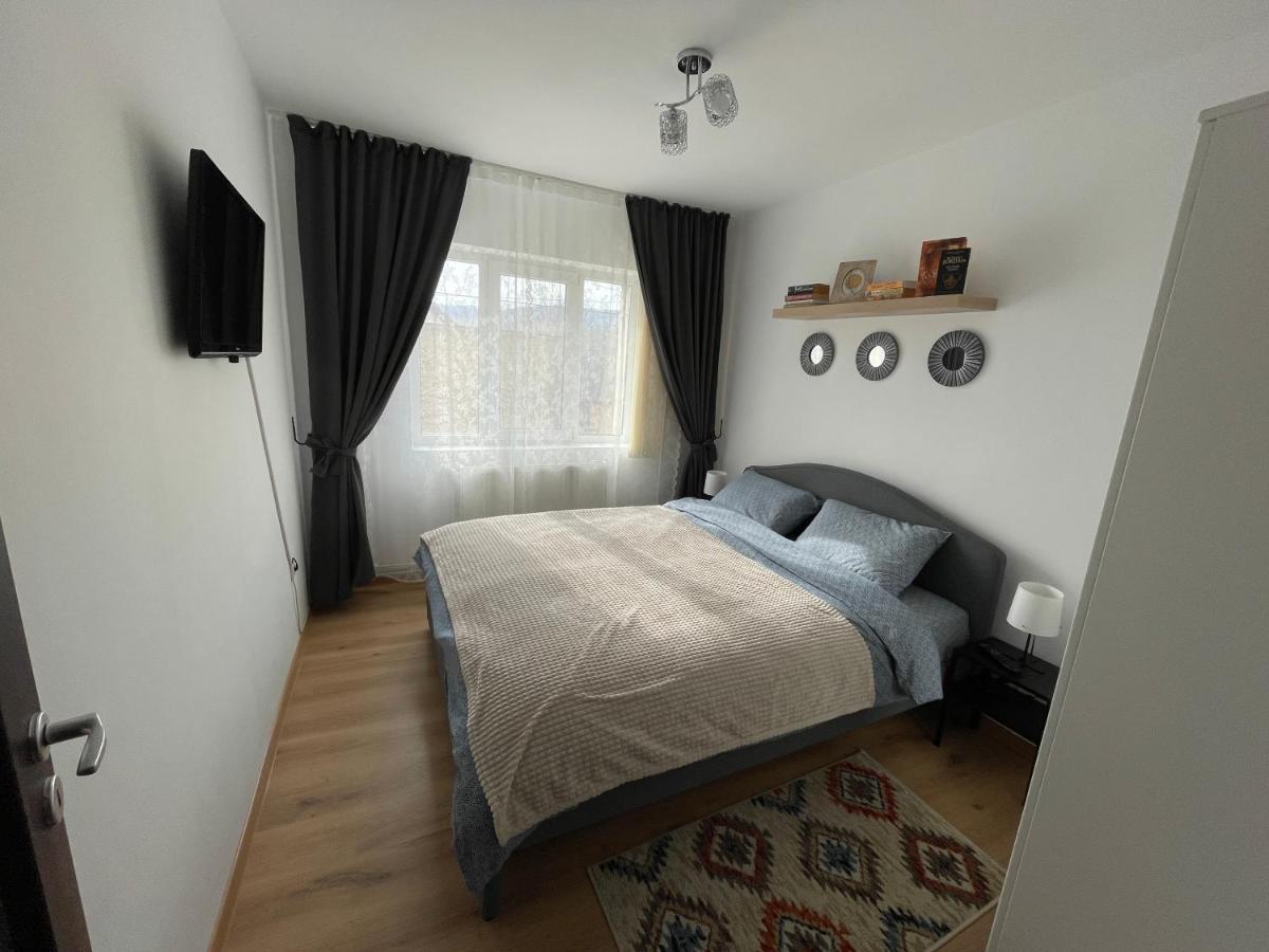 Apartament Cina Husi Ngoại thất bức ảnh