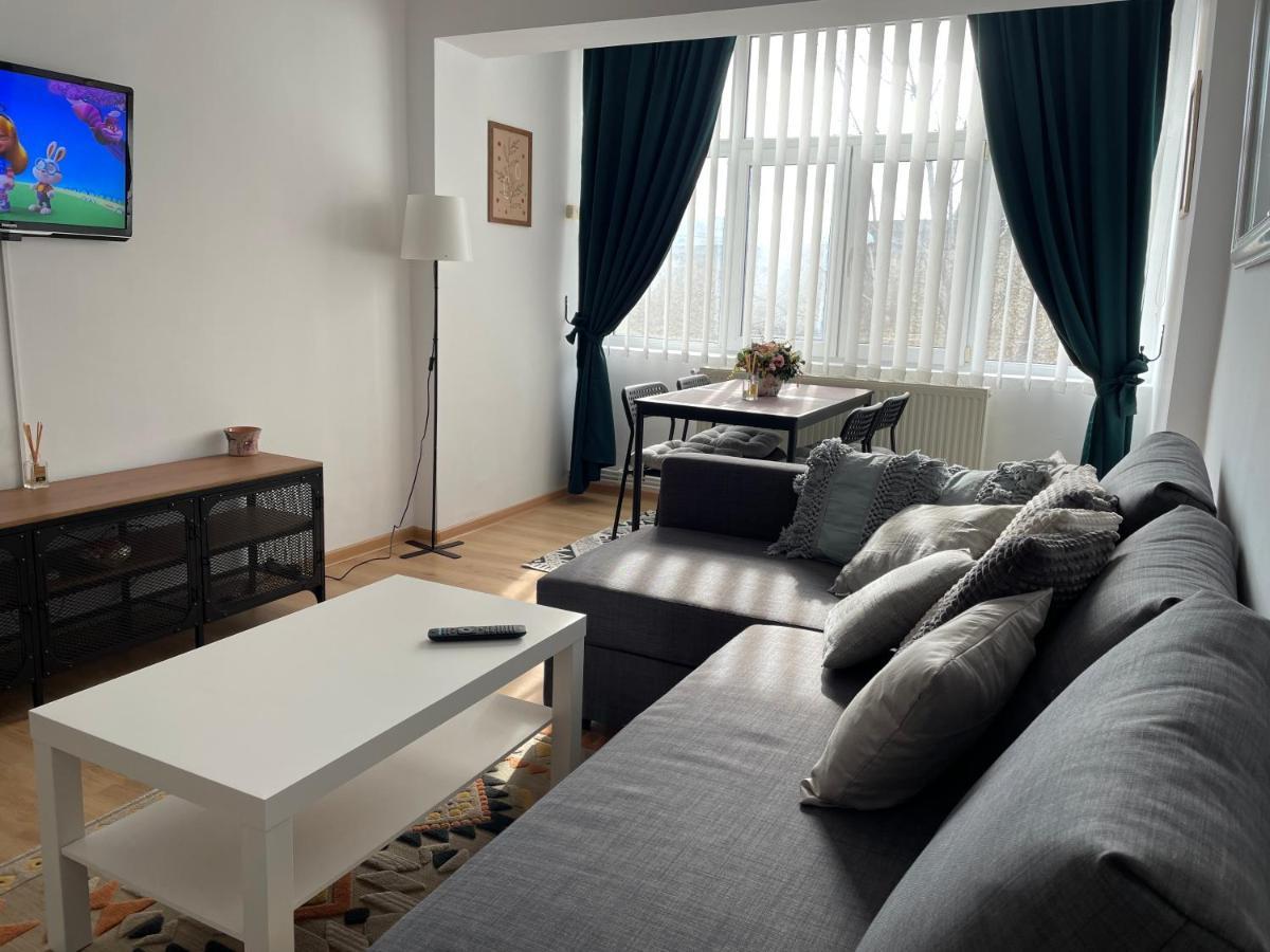 Apartament Cina Husi Ngoại thất bức ảnh