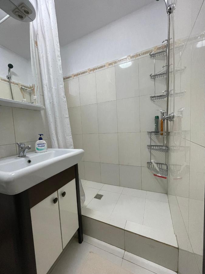 Apartament Cina Husi Ngoại thất bức ảnh