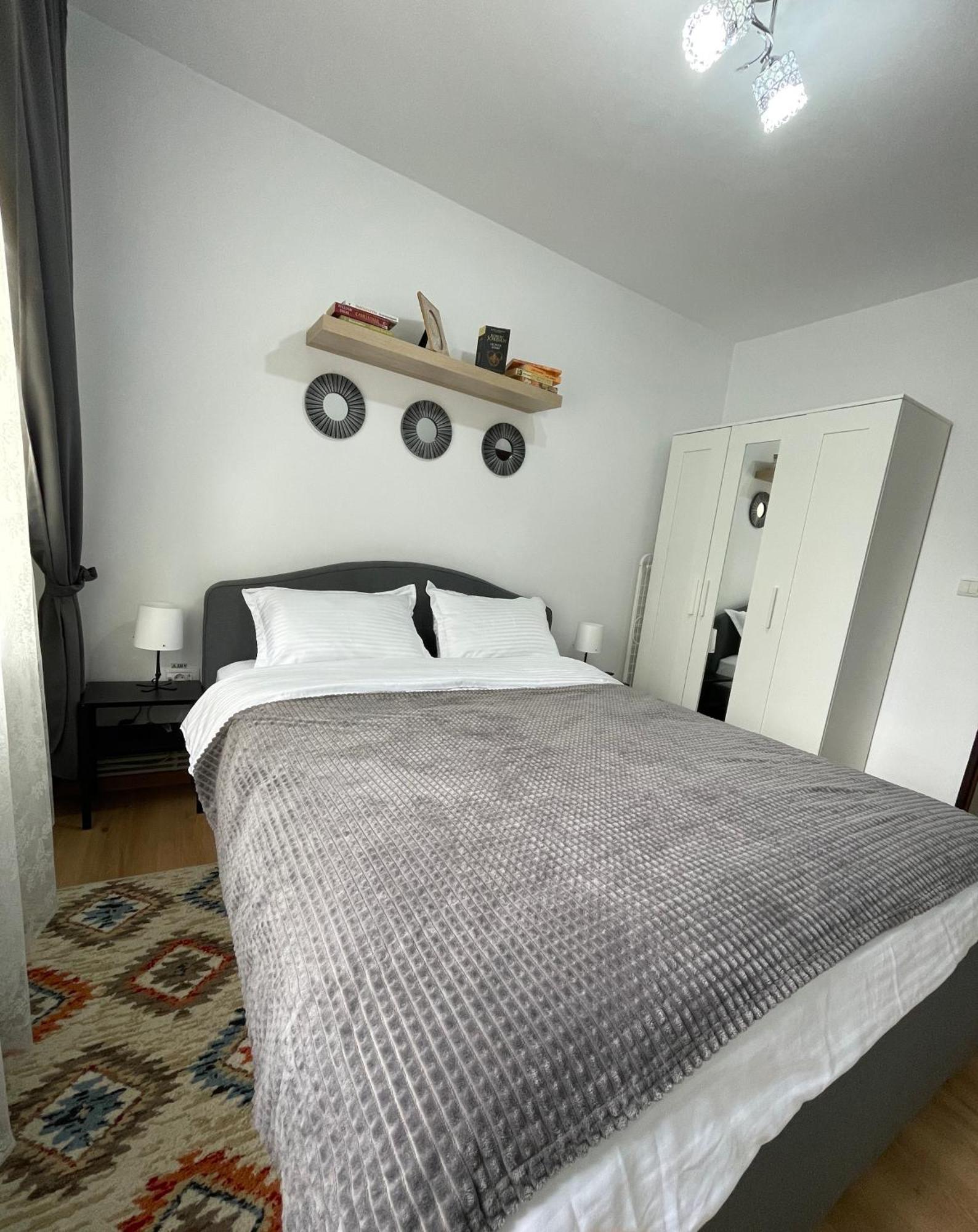 Apartament Cina Husi Ngoại thất bức ảnh